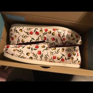 TOMS Size 7 Thankful Floral Print